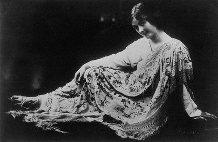 cms_18427/4429611_1604_isadora_duncan_1.jpg